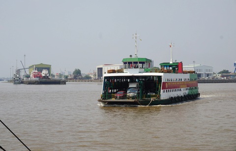 Đề nghị Đồng Nai đưa kế hoạch, mốc thời gian xây cầu Cát Lái- Ảnh 1. Phà Cát Lái - Ảnh: ĐỨC PHÚ