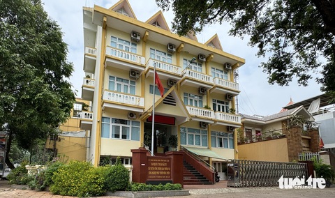 Ban Quản lý dự án đầu tư xây dựng công trình giao thông và nông nghiệp phát triển nông thôn tỉnh Đắk Lắk gần 2 năm nay không có giám đốc vì không ai đủ tiêu chuẩn để bổ nhiệm - Ảnh: TRUNG TÂN Ban Quản lý dự án đầu tư xây dựng công trình giao thông và nông nghiệp phát triển nông thôn tỉnh Đắk Lắk gần 2 năm nay không có giám đốc vì không ai đủ tiêu chuẩn để bổ nhiệm - Ảnh: TRUNG TÂN
