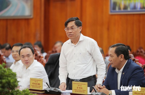 Thái độ e ngại cung cấp thông tin không có lợi cho phát triển- Ảnh 3. Ông Võ Ngọc Hiệp, phó chủ tịch UBND tỉnh Lâm Đồng, ghi nhận những phản ánh của báo chí về việc cung cấp thông tin của tỉnh Lâm Đồng - Ảnh: M.V
