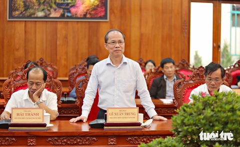 Thái độ e ngại cung cấp thông tin không có lợi cho phát triển- Ảnh 2. Ông Lê Xuân Trung, phó tổng biên tập báo Tuổi Trẻ, nói về phát huy ba vai trò của nhà báo với sự phát triển của địa phương - Ảnh: M.V