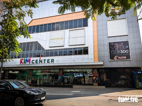 Phòng gym đóng cửa, khách bàng hoàng vì quản lý ôm tiền tỉ biến mất- Ảnh 1. Phòng gym Club300 Fitness & Yoga - Pleiku nằm tại tầng 4 tòa nhà Nguyễn Kim trên đường Quang Trung, TP Pleiku, Gia Lai - Ảnh: TẤN LỰC