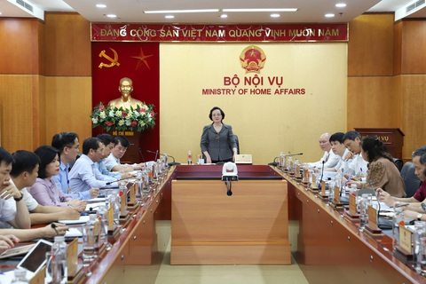 Bộ Nội vụ kiểm tra tình hình công chức, viên chức bỏ việc ở Hà Nội, Cần Thơ, Bình Dương- Ảnh 1. Quang cảnh một phiên họp của Bộ Nội vụ - Ảnh: Bộ Nội vụ