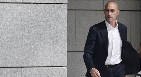 Cựu chủ tịch Liên đoàn Bóng đá Tây Ban Nha Luis Rubiales bị bắt- Ảnh 1. Cựu chủ tịch RFEF Luis Rubiales bị đề nghị 2 năm rưỡi tù - Ảnh: EPA