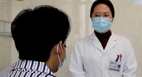 Phải đi viện vì cứ tưởng 'tất cả các cô gái đều thích tôi'- Ảnh 1. Xiao Liu mắc chứng hoang tưởng khi thấy cô gái nào cũng yêu mình.