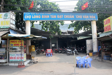 Không đảm bảo phòng cháy chữa cháy, một phần chợ ở trung tâm Biên Hòa bị tạm đình chỉ- Ảnh 1. Công an TP Biên Hòa đã ra quyết định tạm đình chỉ khu vực nhà lồng, ki ốt, sạp buôn bán (ngoại trừ các khu vực, ki ốt, sạp kinh doanh mặt hàng tươi sống, thịt, cá, rau củ) thuộc chợ Long Bình Tân - Ảnh: A LỘC