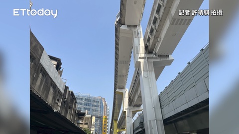 Một đoạn metro trên cao bị dịch chuyển do động đất. Tàu đã buộc phải dừng hoạt động và người dân phải sơ tán từ trên cao - Ảnh: ET TODAY Một đoạn metro trên cao ở Tân Bắc bị dịch chuyển do động đất - Ảnh: ET TODAY