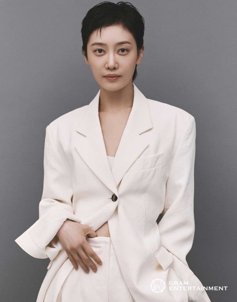 Không riêng Song Ha Yoon, những ngôi sao này cũng bị cáo buộc bạo lực học đường- Ảnh 3. Kim Hieora cũng nhận cáo buộc bạo lực học đường