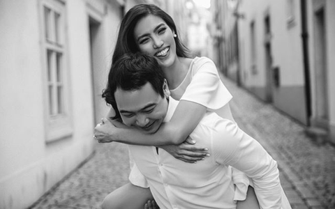 Minh Tú xả ảnh cưới lung linh, netizen bất ngờ gọi tên Lan Khuê, Chúng Huyền Thanh- Ảnh 5. Lan Khuê và ông xã từng có cách tạo dáng tương tự trong bộ ảnh cưới tại Pháp