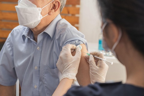 Vai trò của vắc xin cúm trên người cao tuổi- Ảnh 2. Vắc xin cúm chính là giải pháp tối ưu để phòng ngừa cúm mùa - Ảnh: ShutterStock