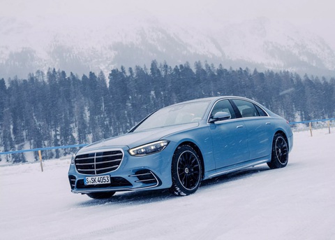 Mercedes-Benz S-Class 2024 nâng cấp công nghệ thông minh hơn- Ảnh 1. Trừ khi xe sử dụng 1 trong 2 tông màu mới, còn lại người dùng không thể phân biệt S-Class mới và cũ vì ngoại thất 2 bản y hệt nhau - Ảnh: Mercedes-Benz