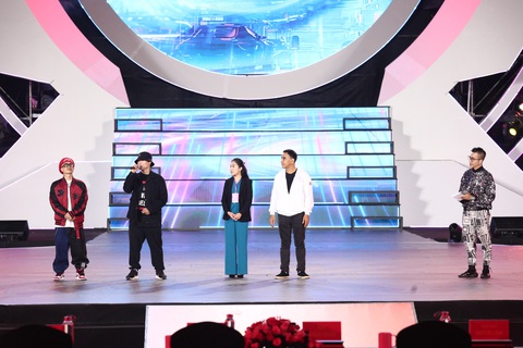 Bốn giám khảo quyền lực bao gồm: Bà Trần Diệp Mỹ Dung - Phó Bí thư Tỉnh Đoàn, Chủ tịch Hội đồng Đội tỉnh Lâm Đồng, Biên đạo Viết Thành, Biên đạo Việt Max và nghệ sĩ Quyền Linh. Bốn giám khảo quyền lực bao gồm: Bà Trần Diệp Mỹ Dung - phó bí thư Tỉnh Đoàn, chủ tịch Hội đồng Đội tỉnh Lâm Đồng, biên đạo Viết Thành, biên đạo Việt Max và nghệ sĩ Quyền Linh.