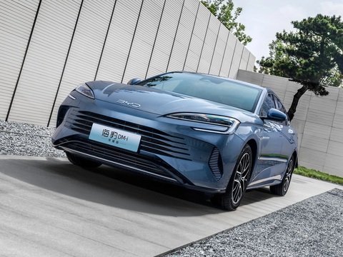 Nhiều xe hybrid tới Việt Nam, có xe chỉ tốn từ 1 lít xăng/100km- Ảnh 5. Seal có thể là mẫu sedan hybrid đầu tiên bán tại Việt Nam - Ảnh: BYD