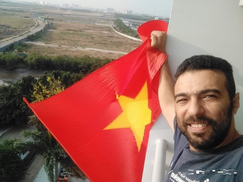 Baro rất yêu cờ Việt Nam - Ảnh: NVCC Baro rất yêu cờ Việt Nam - Ảnh: NVCC