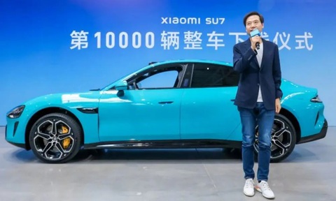 Xiaomi mất một tháng để sản xuất 10.000 xe điện SU7- Ảnh 1. Xiaomi SU7 thành công lớn có công không nhỏ nhờ tên tuổi sẵn có của Xiaomi và sự sâu sát của CEO Lôi Quân - Ảnh: CarandBike