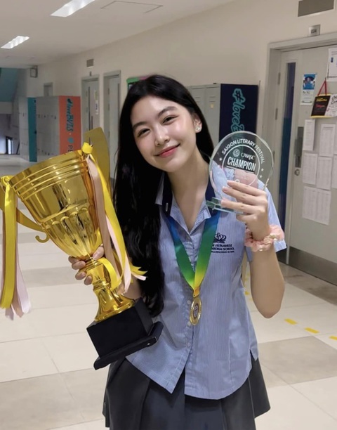 Lọ Lem từng nhận giải thưởng về mỹ thuật Lọ Lem từng nhận giải thưởng về mỹ thuật