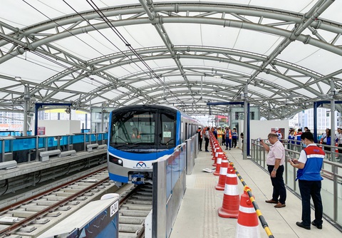 Tin tức sáng 4-6: Garmex Sài Gòn lại rao bán đất; 56.000 tỉ từ cấp quyền khai thác khoáng sản- Ảnh 5. Tiến độ đưa vào khai thác thương mại metro số 1 sẽ phụ thuộc vào kết quả đánh giá sau cùng của Liên danh BVT - Ảnh: CHÂU TUẤN