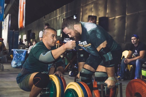 Cầu thủ U23 Uzbekistan bị phát hiện hít chất lạ- Ảnh 3. Vận động viên cử tạ cũng thường hít amoniac - Ảnh: SHUTTERSTOCK