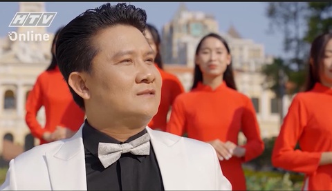 Ca sĩ Phạm Thế Vĩ trong MV Đất nước trọn niềm vui - Ảnh: Cắt từ clip Ca sĩ Phạm Thế Vĩ trong MV Đất nước trọn niềm vui - Ảnh: Cắt từ clip