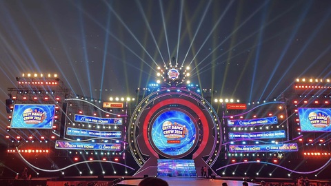 Quán quân Dalat best dance crew 2024 gọi tên nhóm Big Boom Dance Team- Ảnh 1. Toàn cảnh chung kết Bảng phong trào mở rộng Dalat Best Dance Crew 2024.