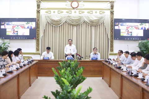 Chủ tịch UBND quận 5: 'Chỉ nên tinh giản biên chế khi nền công vụ hoàn thiện'- Ảnh 2. Chủ tịch UBND TP.HCM Phan Văn Mãi chủ trì hội thảo - Ảnh: T.T.