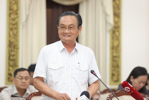 Chủ tịch UBND quận 5: 'Chỉ nên tinh giản biên chế khi nền công vụ hoàn thiện'- Ảnh 3. TS Trần Du Lịch phát biểu tại hội thảo - Ảnh: T.T