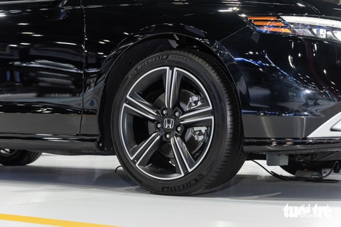 Mâm 5 chấu kích thước 18 inch hoàn thiện 2 tông màu.