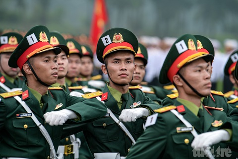 Đề xuất tăng tuổi nghỉ hưu, thăng quân hàm, nâng lương trước thời hạn của sĩ quan quân đội - Ảnh 1.