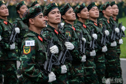 Công an, Quân đội hợp luyện diễu binh, diễu hành kỷ niệm 70 năm Chiến thắng Điện Biên Phủ- Ảnh 1. Hợp luyện diễu binh, diễu hành kỷ niệm 70 năm Chiến thắng Điện Biên Phủ sáng 5-4 tại Hà Nội