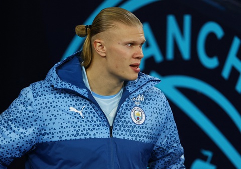 Lý do Pep không dùng Erling Haaland- Ảnh 1. Erling Haaland ngồi dự bị suốt cả trận gặp Aston Villa - Ảnh: REUTERS