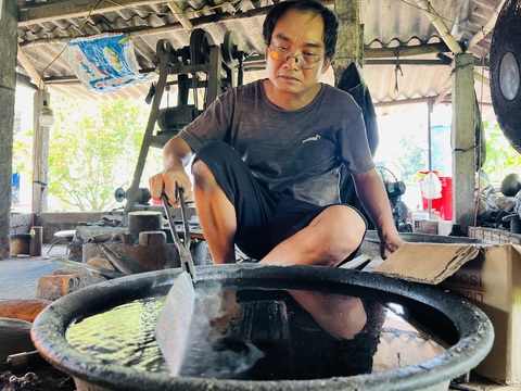 Thăm làng rèn đỏ lửa 300 năm được công nhận làng nghề OCOP 3 sao- Ảnh 3. Công đoạn