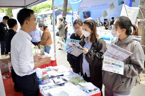 Người dân săn tour kích cầu, loạt deal được chốt sớm- Ảnh 8. Theo khảo sát mới nhất của Google, có 38% người dùng tin rằng họ muốn có những chuyến du lịch để đời, đáng nhớ và đầu tư nhiều cho các chuyến đi. Với xu hướng này, du khách muốn tự bỏ thời gian để thực hiện hóa các chuyến đi du lịch của chính mình dựa trên sở thích cá nhân, lịch trình mong muốn.