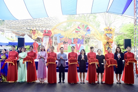 Người dân săn tour kích cầu, loạt deal được chốt sớm- Ảnh 7. Sở Du lịch TP.HCM làm lễ khai trương Không gian Du lịch TP.HCM - Ảnh: QUANG ĐỊNH