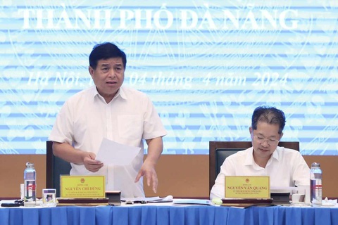 Lập khu thương mại tự do Đà Nẵng gắn với cảng Liên Chiểu- Ảnh 1. Bộ trưởng Bộ Kế hoạch và Đầu tư Nguyễn Chí Dũng phát biểu tại phiên họp ban soạn thảo ngày 4-4 ở Hà Nội - Ảnh: B.NGỌC