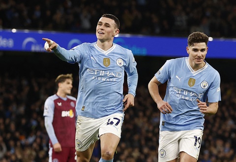 Tin tức thể thao sáng 4-5: Reus chia tay Dortmund- Ảnh 2. Foden (trái) hay nhất Giải ngoại hạng Anh mùa này - Ảnh: REUTERS