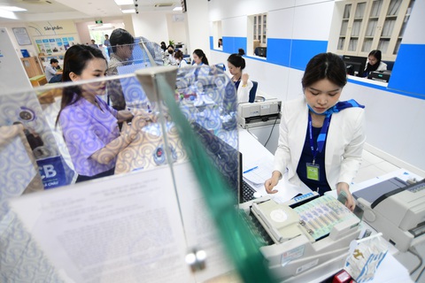Tăng trưởng tín dụng tại nhiều ngân hàng đã thoát đáy- Ảnh 1. Tăng trưởng tín dụng quý 1 của nhiều ngân hàng đã dương trở lại - Ảnh: QUANG ĐỊNH