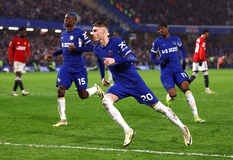 Dẫn 3-2 đến phút 90+7, Man United vẫn thua ngược Chelsea- Ảnh 6. Palmer ăn mừng bàn thắng - Ảnh: REUTERS