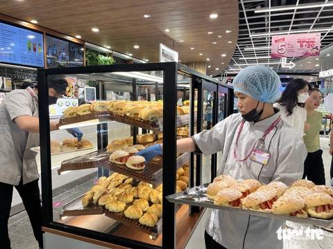 Đại gia bán lẻ Nhật Bản 'tiến' vào nội đô- Ảnh 1. Bán lẻ tổng hợp là một trong ba trụ cột kinh doanh của nhà bán lẻ Nhật ở Việt Nam - Ảnh: N.BÌNH