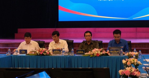 Thanh niên xung phong được cộng điểm ưu tiên thi tuyển công chức, viên chức- Ảnh 2. Diễn đàn đã giải đáp về những chủ trương, chính sách đối với thanh niên xung phong, thanh niên tình nguyện - Ảnh: HÀ THANH