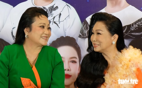Nghệ sĩ Bạch Tuyết (phải) và nghệ sĩ Thanh Hằng là giám khảo của Học viện cải lương - Ảnh: LINH ĐOAN Nghệ sĩ Bạch Tuyết (phải) và nghệ sĩ Thanh Hằng là giám khảo của Học viện cải lương - Ảnh: LINH ĐOAN