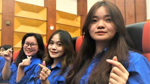 Chính sách cho thanh niên không thiếu, vấn đề là thực hiện- Ảnh 1. Sinh viên Hà Nội dự Diễn đàn quốc gia “Chính sách đối với thanh niên xung phong, thanh niên tình nguyện” - Ảnh: HÀ THANH