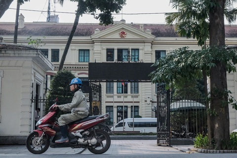 Kỷ luật khiển trách Bộ trưởng Đào Ngọc Dung, cảnh cáo cựu bộ trưởng Phạm Thị Hải Chuyền- Ảnh 1. Trụ sở Bộ Lao động, Thương binh và Xã hội - Ảnh: HÀ QUÂN