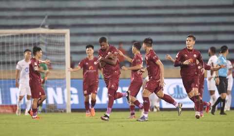 CLB Bình Định tạo bất ngờ khi thắng đậm đà 4-2 trước CLB Nam Định trên sân Thiên Trường - Ảnh: MINH ĐỨC CLB Bình Định tạo bất ngờ khi thắng đậm đà 4-2 trước CLB Nam Định trên sân Thiên Trường - Ảnh: MINH ĐỨC