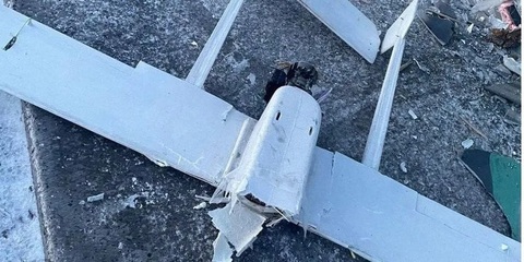 Drone bị hư hại ở hiện trường vụ tấn công tại căn cứ không quân Morozovsk ở vùng Rostov, Nga - Ảnh: NEW VOICE OF UKRAINE Drone bị hư hại ở hiện trường vụ tấn công tại căn cứ không quân Morozovsk ở vùng Rostov, Nga - Ảnh: NEW VOICE OF UKRAINE