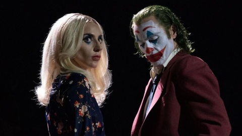 Joker 2 cấm khán giả dưới 17 tuổi vì bạo lực, nhiều cảnh nóng- Ảnh 2. Tạo hình Harley Quinn (trái) và Joker mang nhiều nét khác biệt rõ rệt với phiên bản truyện tranh - Ảnh: Instagram nhân vật
