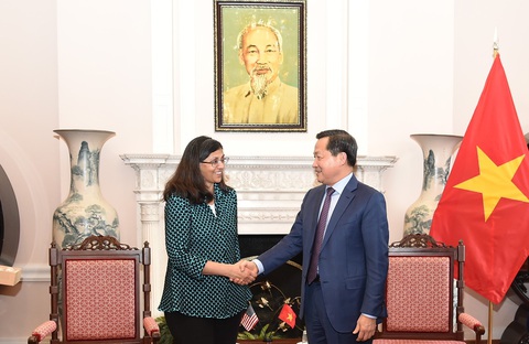 Chủ tịch Hiệp hội Bán dẫn Mỹ: Ở Việt Nam là thành công nhất- Ảnh 3. Phó thủ tướng Lê Minh Khái tiếp Phó giám đốc DFC Nisha Biswal - Ảnh: VGP