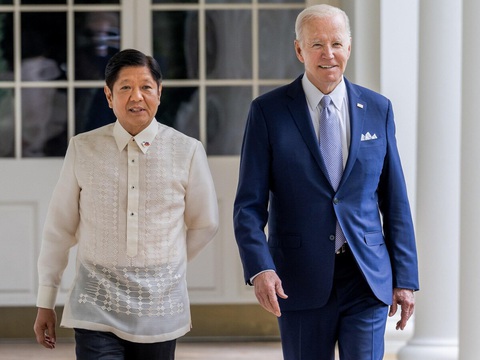 Mỹ, Philippines, Nhật Bản thảo luận về các sự cố trên Biển Đông- Ảnh 1. Tổng thống Philippines Ferdinand Marcos Jr. gặp Tổng thống Mỹ Joe Biden trong chuyến thăm Washington hồi tháng 5-2023 - Ảnh: AFP