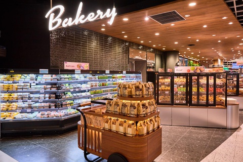 AEON Nguyễn Văn Linh khai trương tại TP.HCM- Ảnh 3. Các loại bánh thơm ngon tại quầy AEON Bakery được khách hàng đặc biệt yêu thích