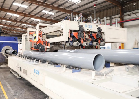 Từ sứ mệnh nước sạch đến doanh nghiệp ống nhựa hàng đầu- Ảnh 3. Nhựa Bình Minh chuyển giao công nghệ sản xuất cho các doanh nghiệp nhựa khác, đóng góp vào sự phát triển chung của ngành nhựa Việt Nam.