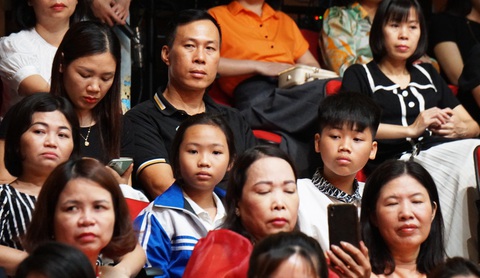 Hải Phòng tìm kiếm tài năng nhí năm 2024- Ảnh 1. Ngày 5-4, đông đảo phụ huynh cùng các em nhỏ có mặt tại buổi phát động cuộc thi tìm kiếm tài năng nhí 2024 do Đài Phát thanh và truyền hình Hải Phòng tổ chức - Ảnh: T. THẮNG