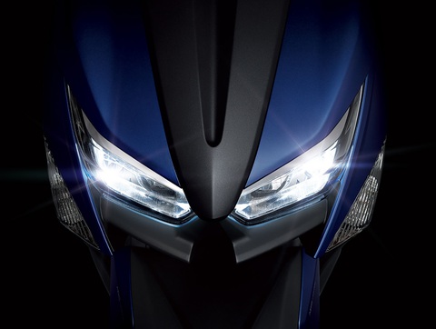 Yamaha Cygnus Gryphus đấu Honda Vario và Air Blade, giá khó 'mềm' nếu về Việt Nam- Ảnh 3. Bản 2024 sở hữu khung xe được tinh chỉnh đi cùng thiết kế cá tính với cụm đèn pha LED kép LED sắc sảo, bên dưới là cặp đèn xi nhan được
